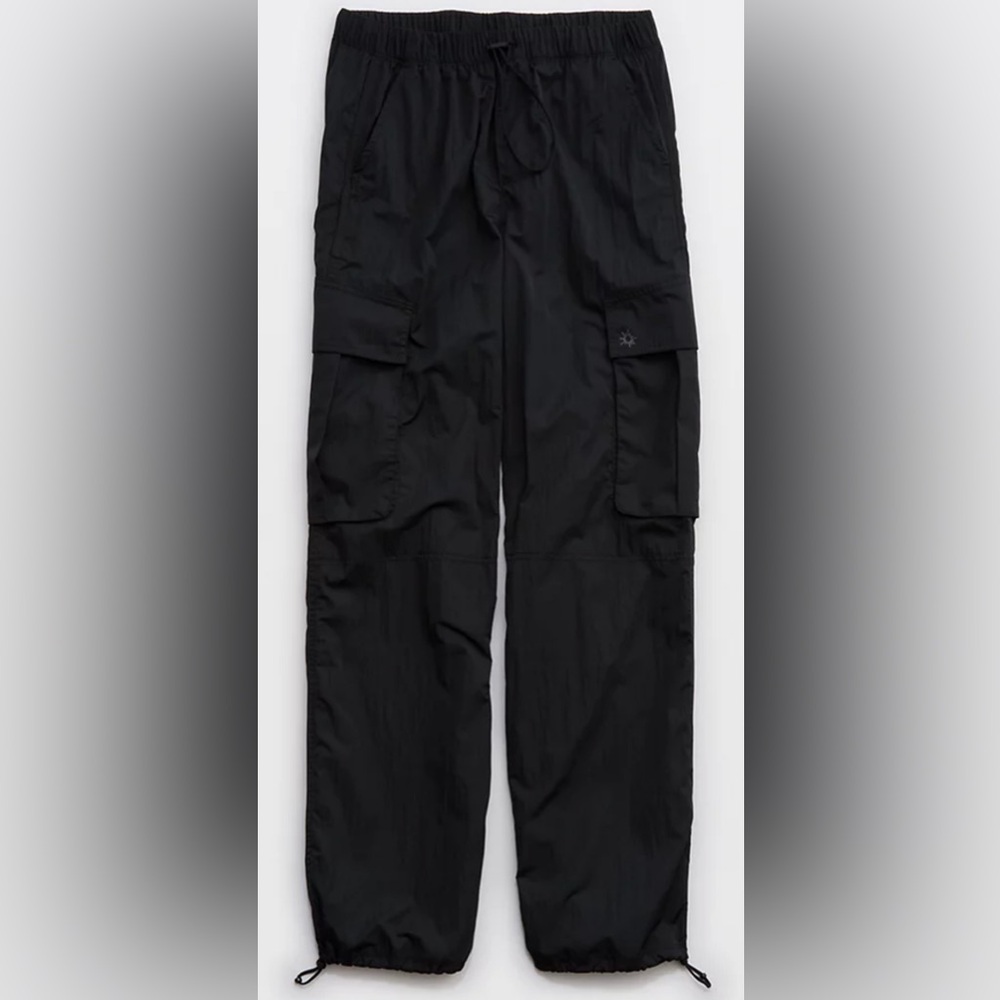 OFFLINE By Aerie Chill Moves Cargo Pant Black Small Short